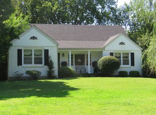 12106 Parkway Rd, Anchorage, KY 40223