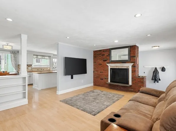 24 Lily St, Lynn, MA 01902