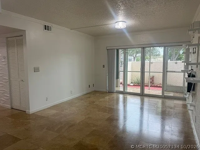 2 bed, 2.0 bath, 886 sqft, $1,980 — Photo 4