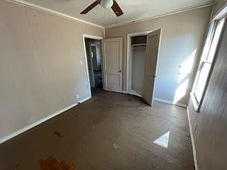 4th image of 301 East Ave