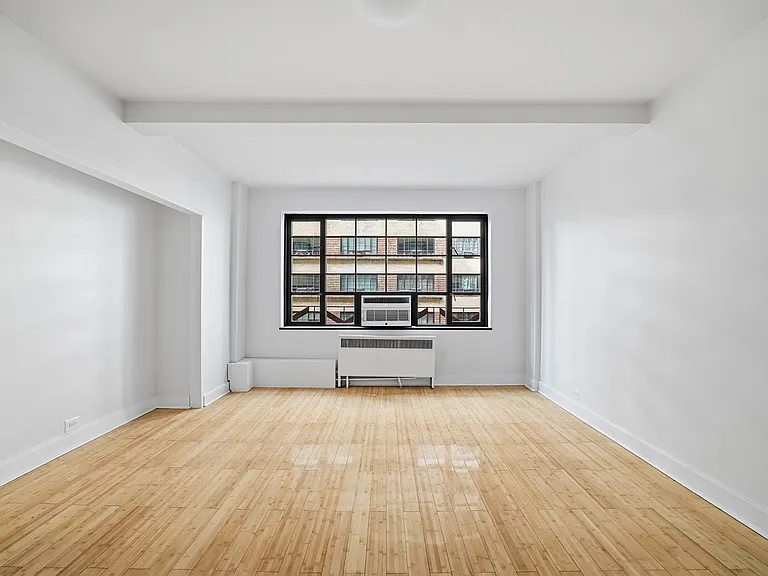 310 E 44th St #518 — Photo 3