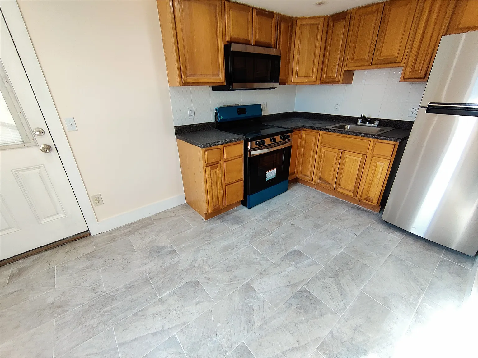 2 bed, 1.0 bath, 651 sqft, $1,250 — Photo 3