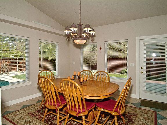 Light-filled Dining Area