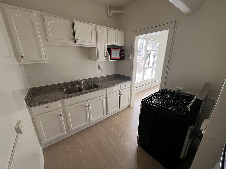 2532 DALY STREET — Photo 4