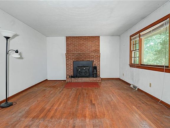 4th image of 4649 Backwoods Rd