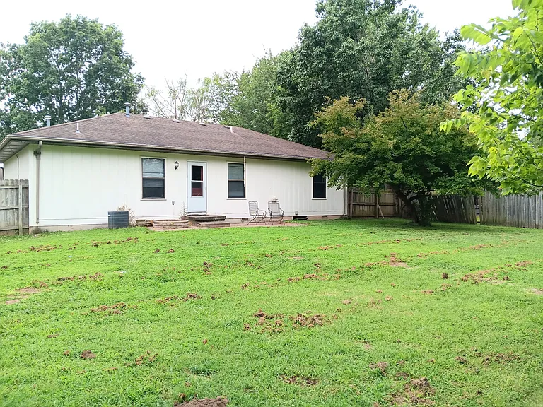 807 E Scott Wayne Dr — Photo 3