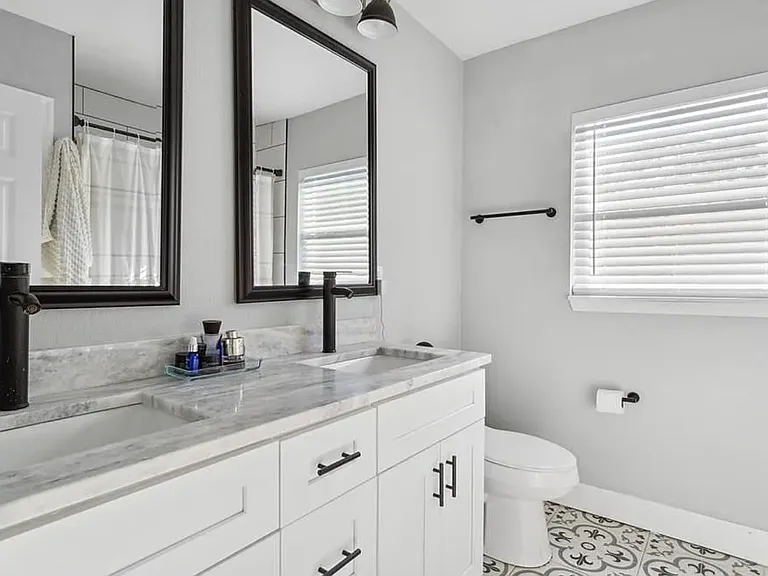 715 W Harlan St — Photo 40