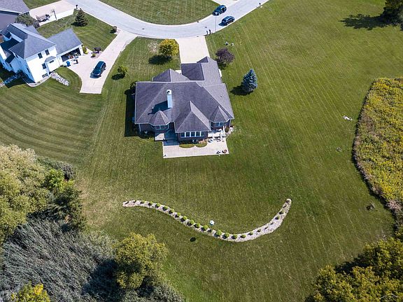 3rd image of 5832 N Braeburn Dr