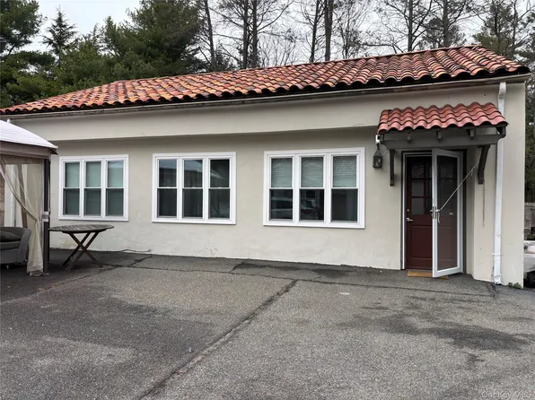 158 Horseshoe Rd, Mill Neck, NY 11765