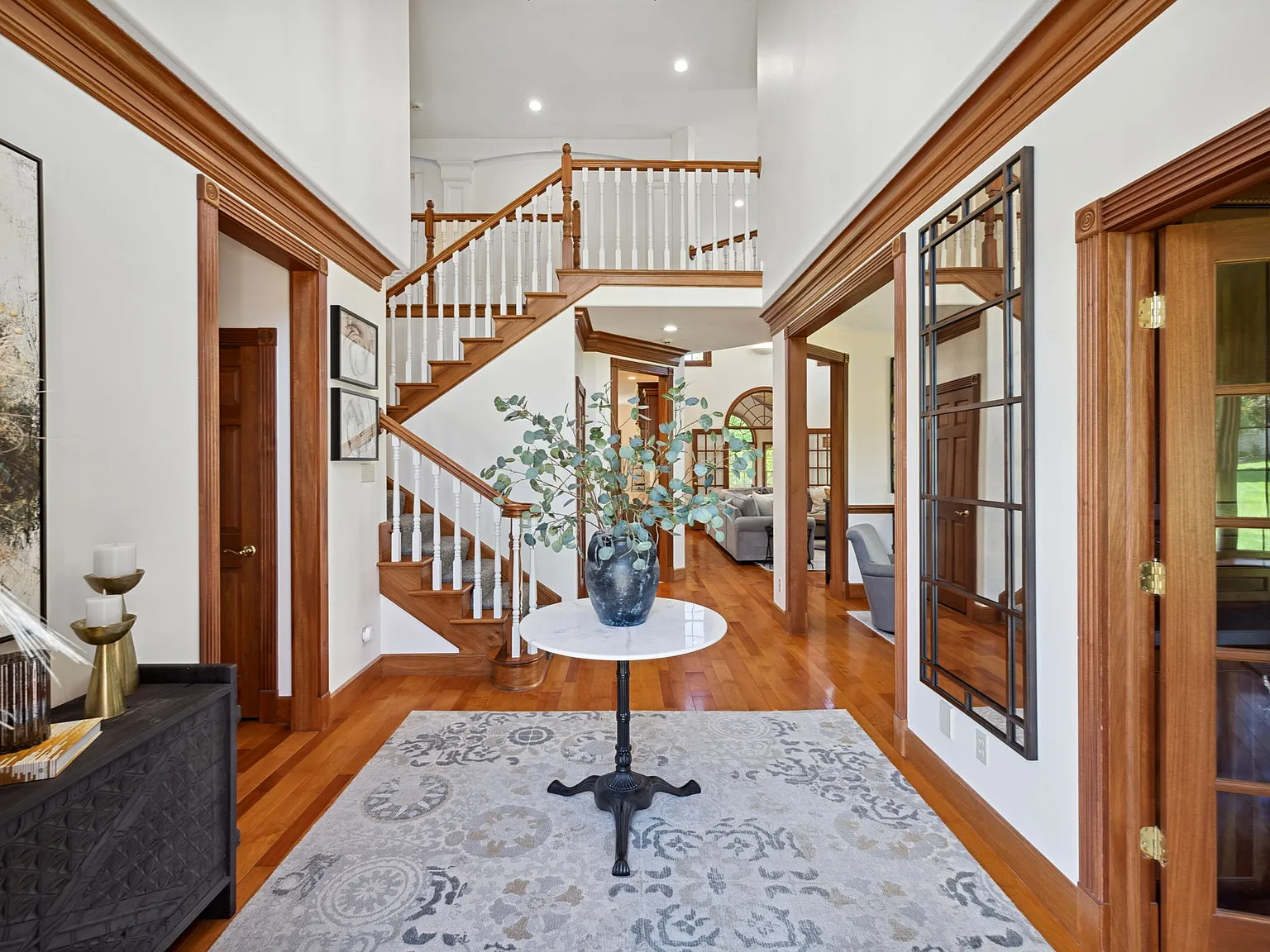4 bed, 4.5 bath, 6266 sqft, $5,500 — Photo 2