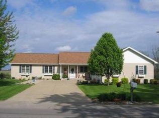 411 S Otter Creek Rd, Streator, IL 61364