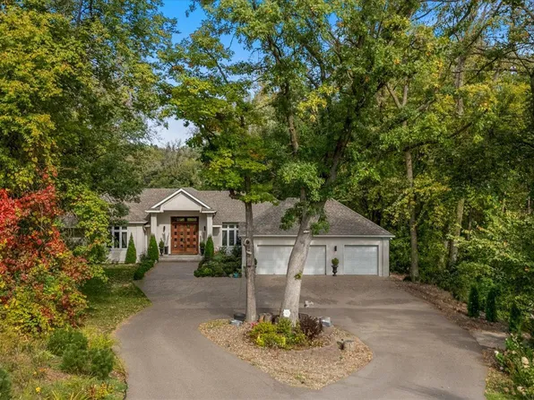 925 Cliff Rd, Eagan, MN 55123