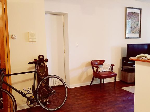 5th image of 4008 N Kenmore Ave APT G