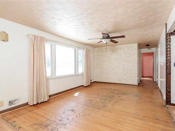 4th image of 347 North Ave