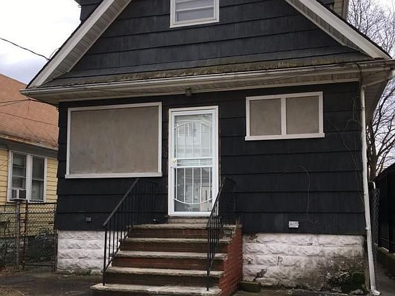 2nd image of 30 Martineau St