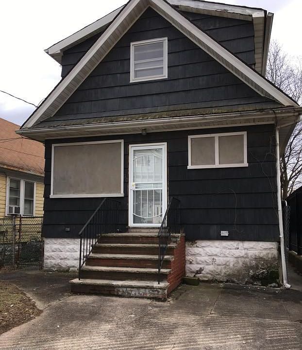 1st image of 30 Martineau St
