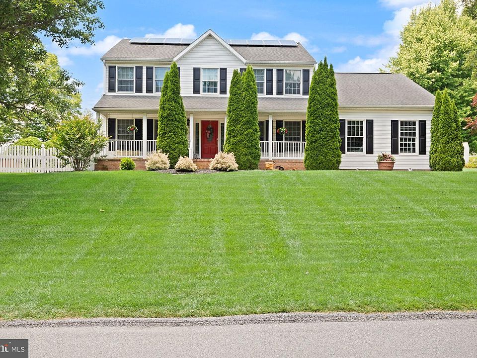 1st image of 208 Summers Ln