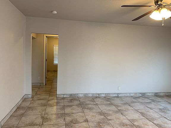 5th image of 810 Brownlee Ave