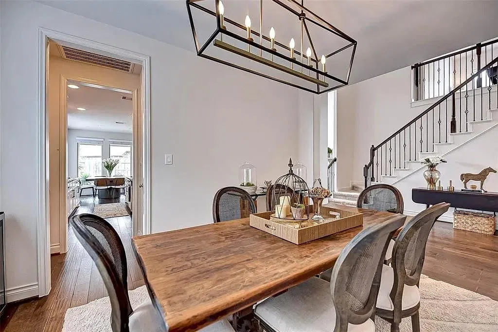 4 bed, 3.5 bath, 3358 sqft, $3,499 — Photo 3