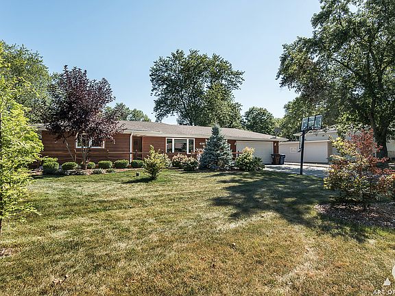 2nd image of 436 E Joliet Hwy