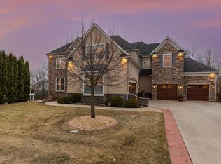 10033 Frederick Pl, Eden Prairie, MN 55347