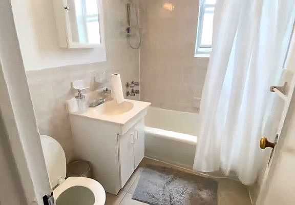 5th image of 1717 E 18th St APT 5R