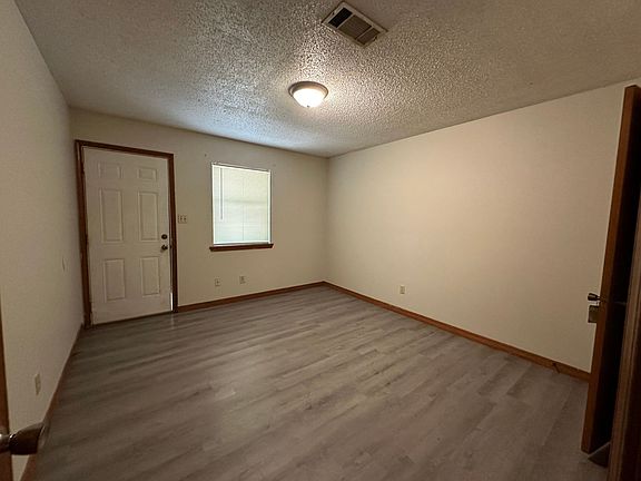 4th image of 1401-1403 4229th #1401