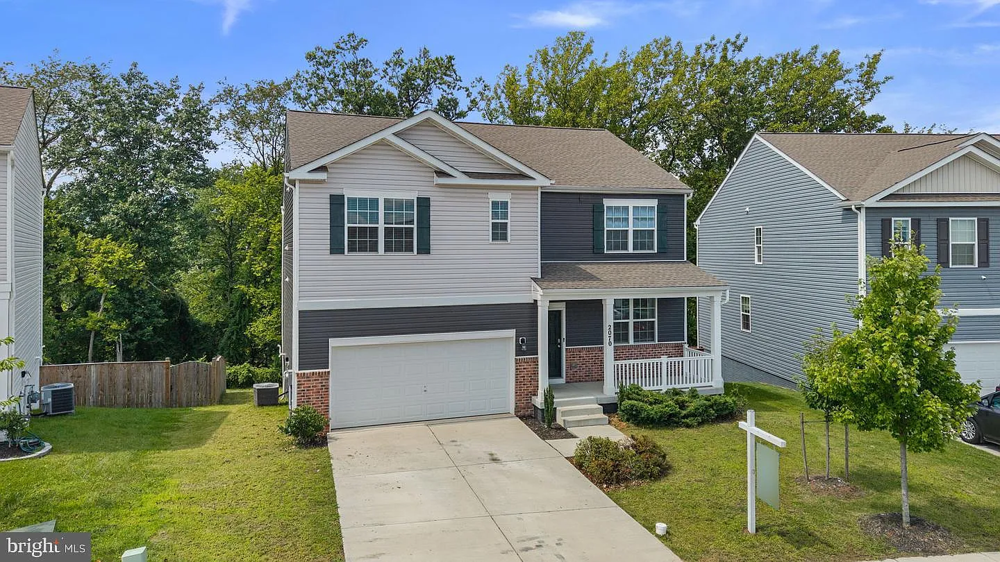 5 bed, 3.0 bath, 2941 sqft, $3,850 — Photo 2