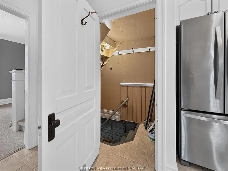598 Park Ave W — Photo 15