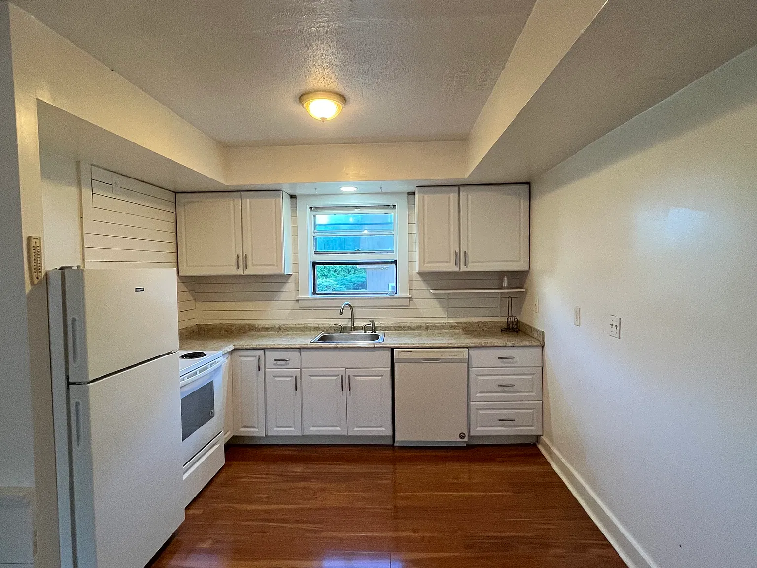 551 Turnpike St — Photo 2