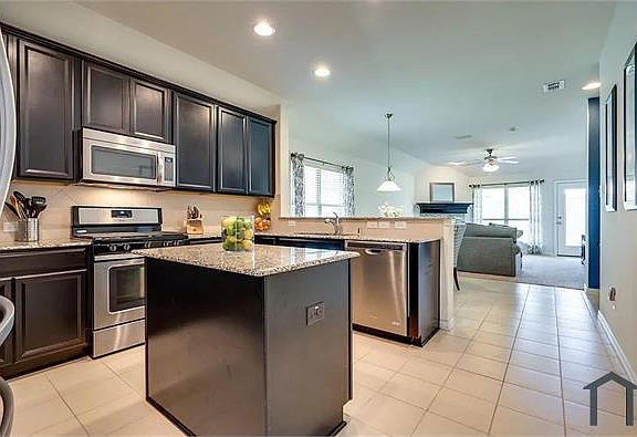 4th image of 2900 Castle Creek Dr