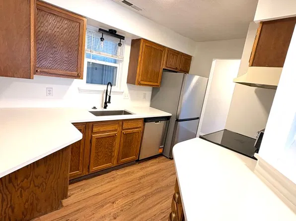 Eastgate 1701, 1701 E 24th Ave APT 8, Hutchinson, KS 67502