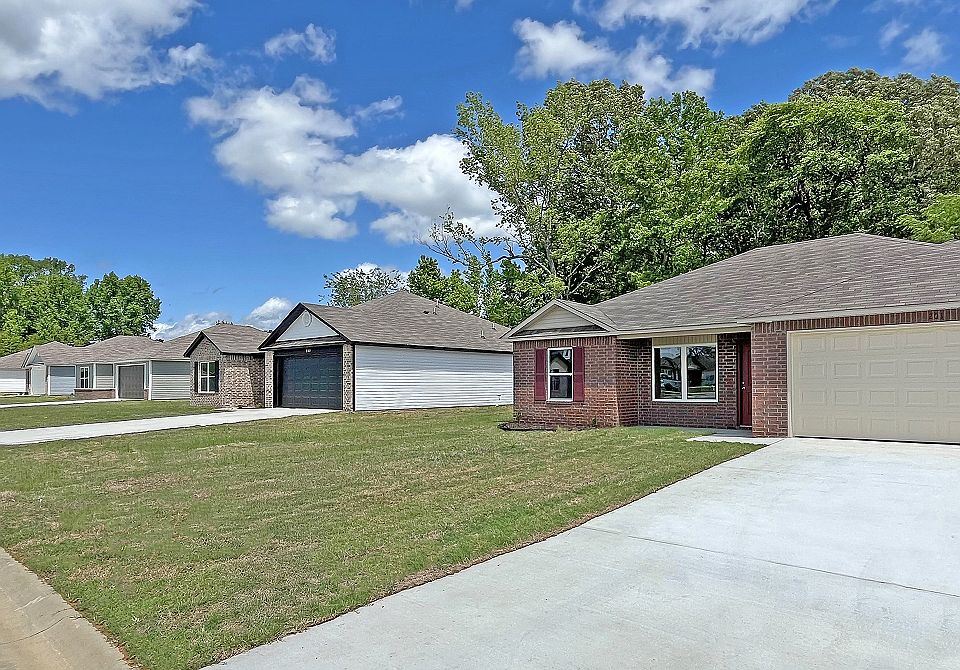 Tuscany Lakes Streetscape