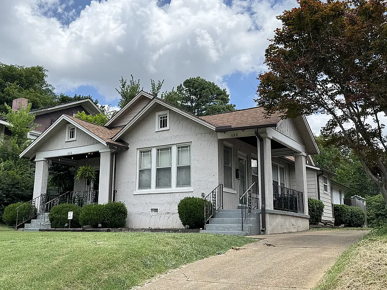 688 S Mansfield St — Photo 1
