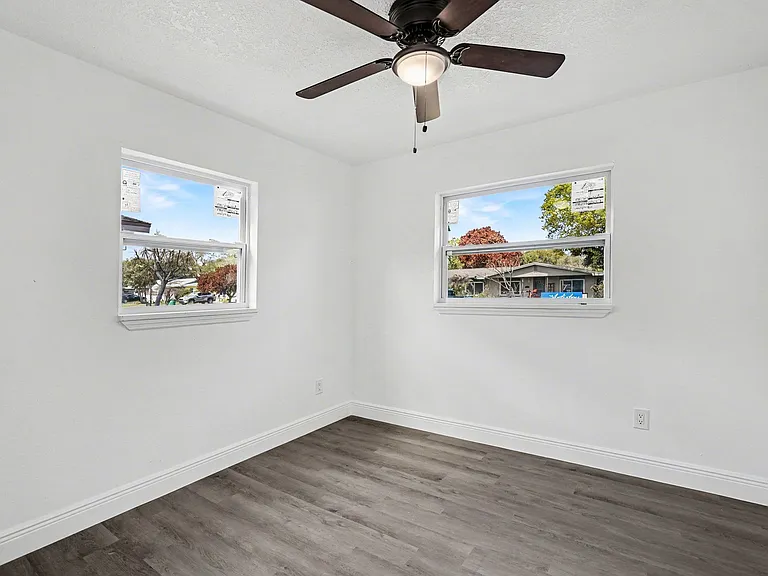 5240 Sutton Ave — Photo 16
