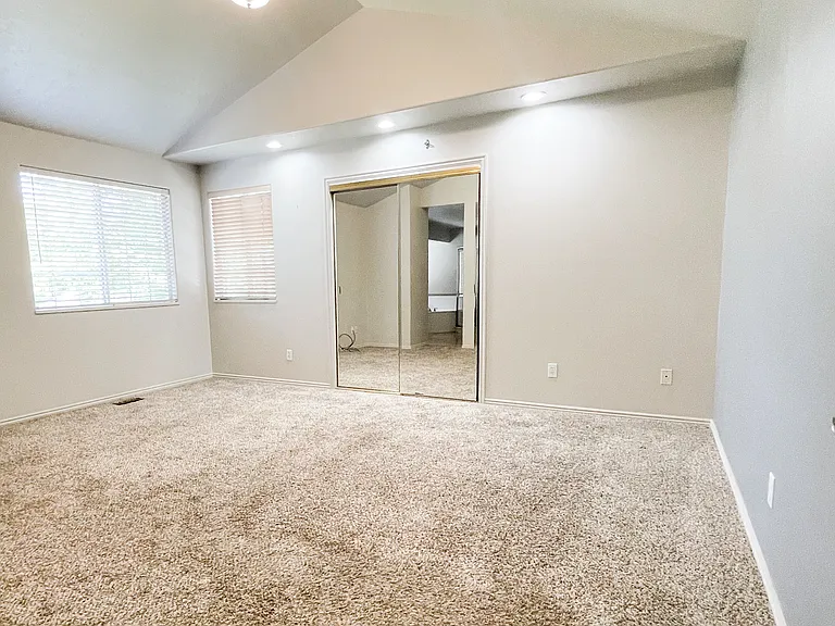 327 E Sandy Land Ln — Photo 21