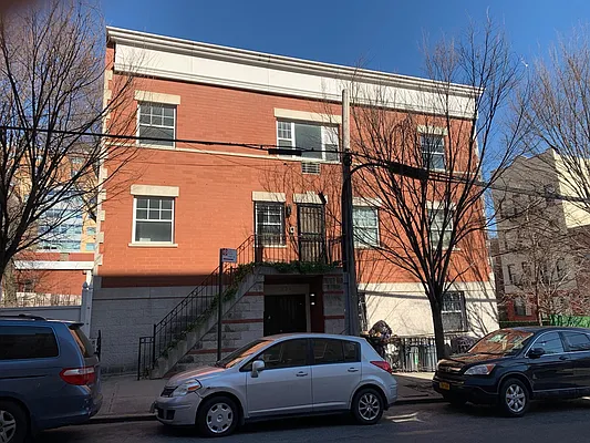 Rented by Bank Neary | media 2