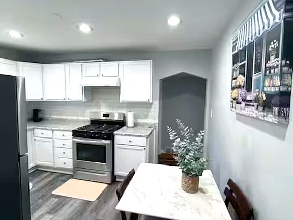 5th image of 2236 West St