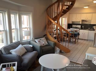 5 Davis Ave APT 2, Brookline, MA 02445