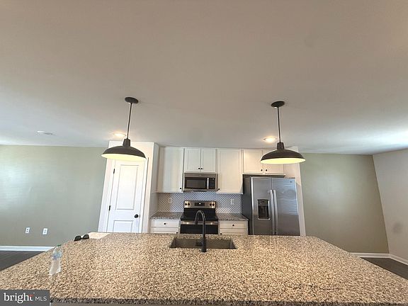 2nd image of 35 Thrower Rd