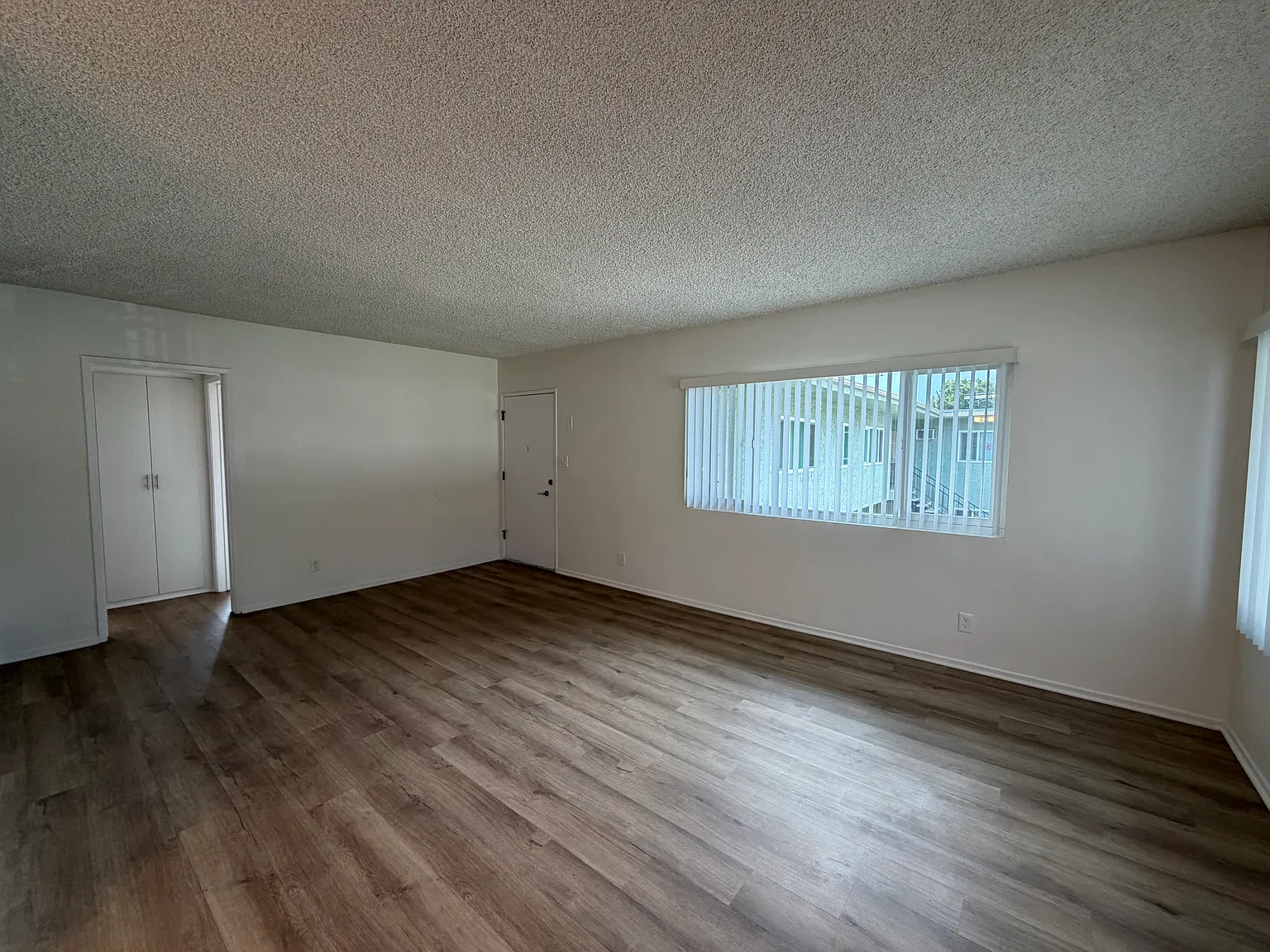 3 bed, 1100 sqft, $3,800 — Photo 3