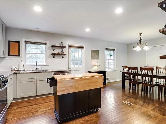 5th image of 2207 Clearwater Dr SE