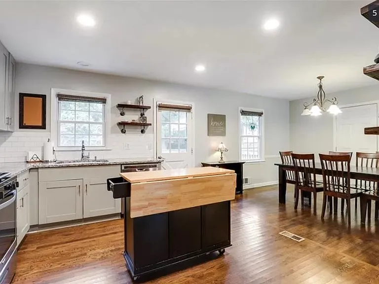 2207 Clearwater Dr SE — Photo 5