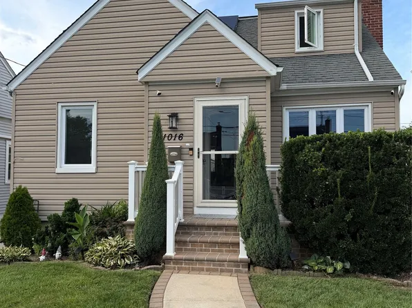 1016 Theodora Street, Franklin Square, NY 11010