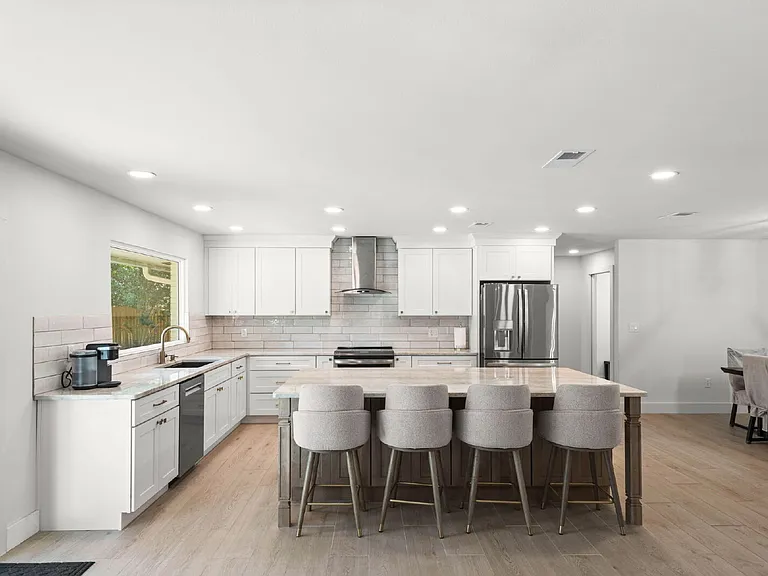 2507 Edgewater Dr — Photo 8