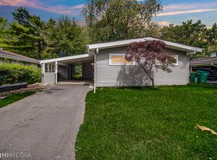 377 Meadowbrook Ln, Wheeling, IL 60090