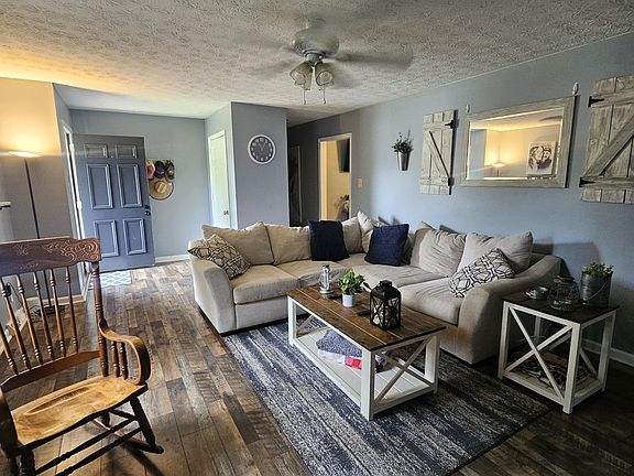 3rd image of 46 Skinner Ln
