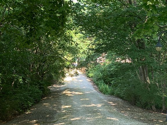 Private driveway to home