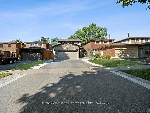 2nd image of 1114 Cedarcroft Cres