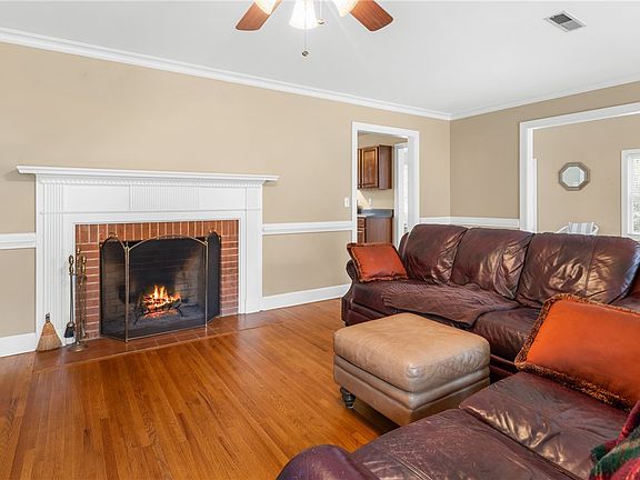 4th image of 102 Cherokee Rd